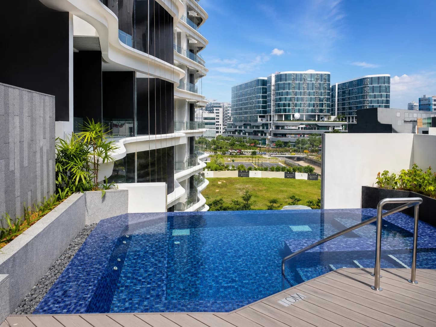 Sky Green acrylic pool panel
