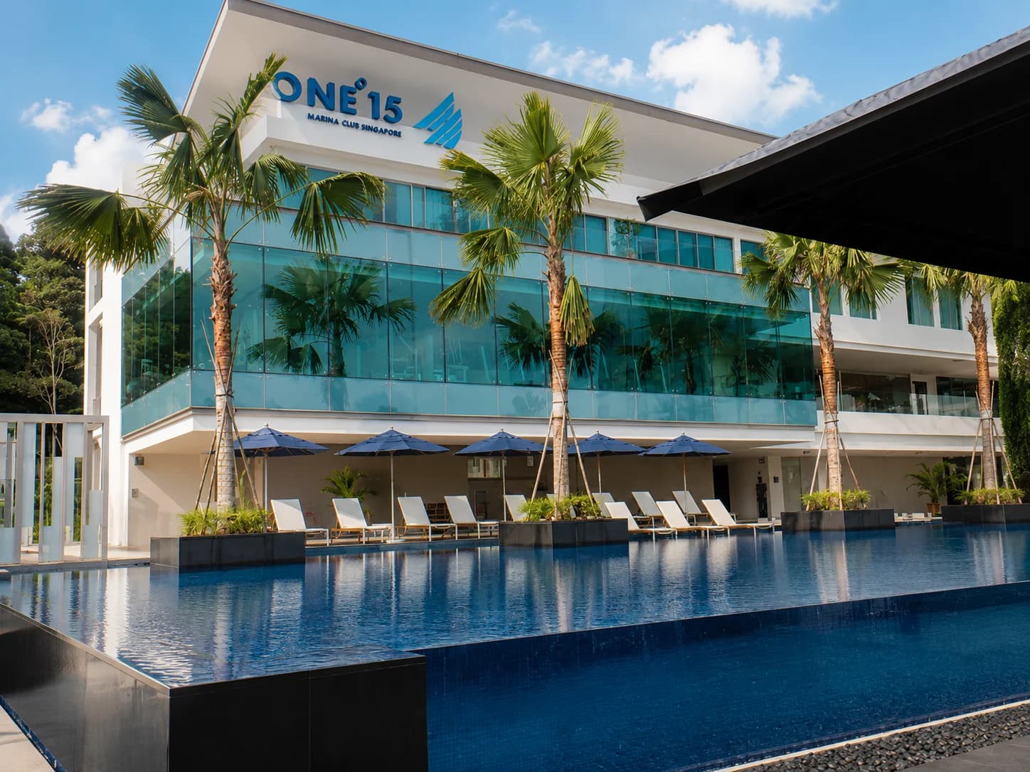 One°15 Marina acrylic pool panel