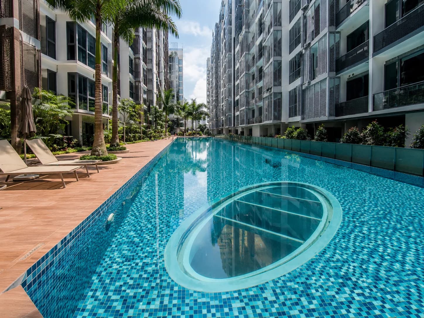 Punggol WaterTown acrylic pool panel