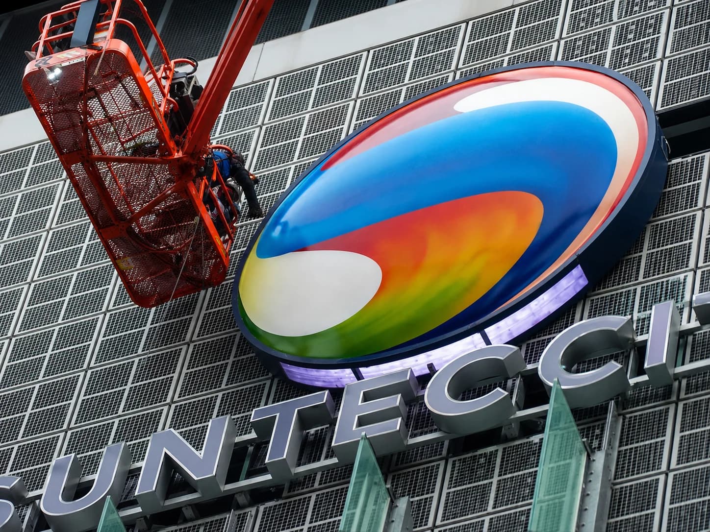 Illuminated acrylic signage — Suntec City